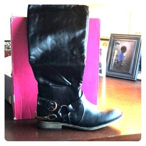 Never worn Boots with buckle